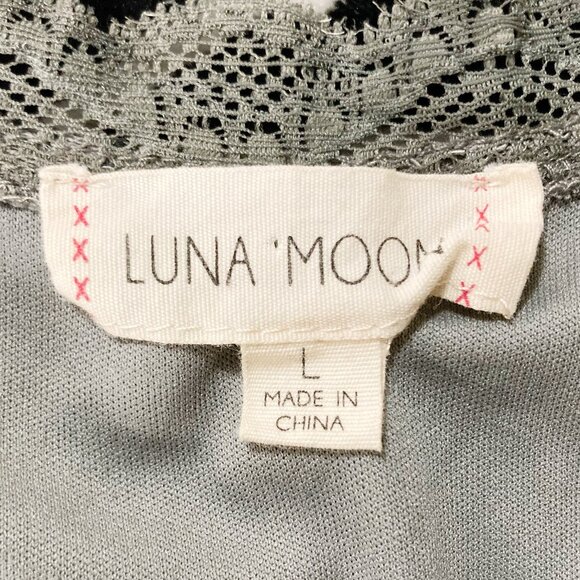 LUNA MOON Grey floral and eyelash lace scoop neck top ~ MEDIUM LARGE shirt - Picture 2 of 14
